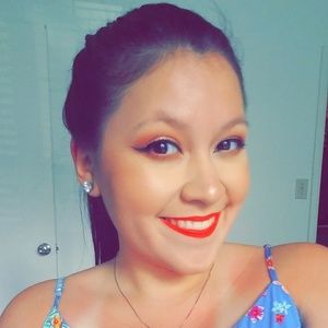 Meet your Posher, Briana